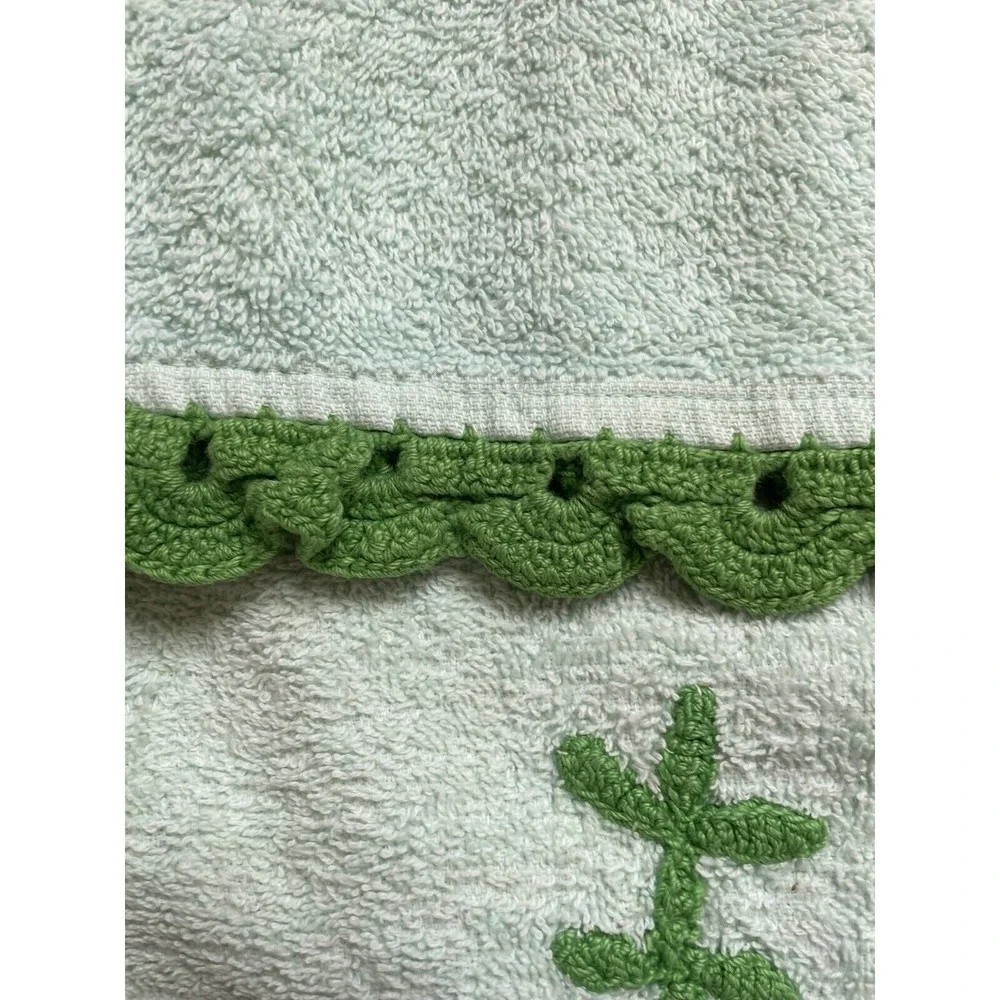 2 Vintage‎ Hand Crocheted and Embroiderd Bath Towels Flowers Butterflies